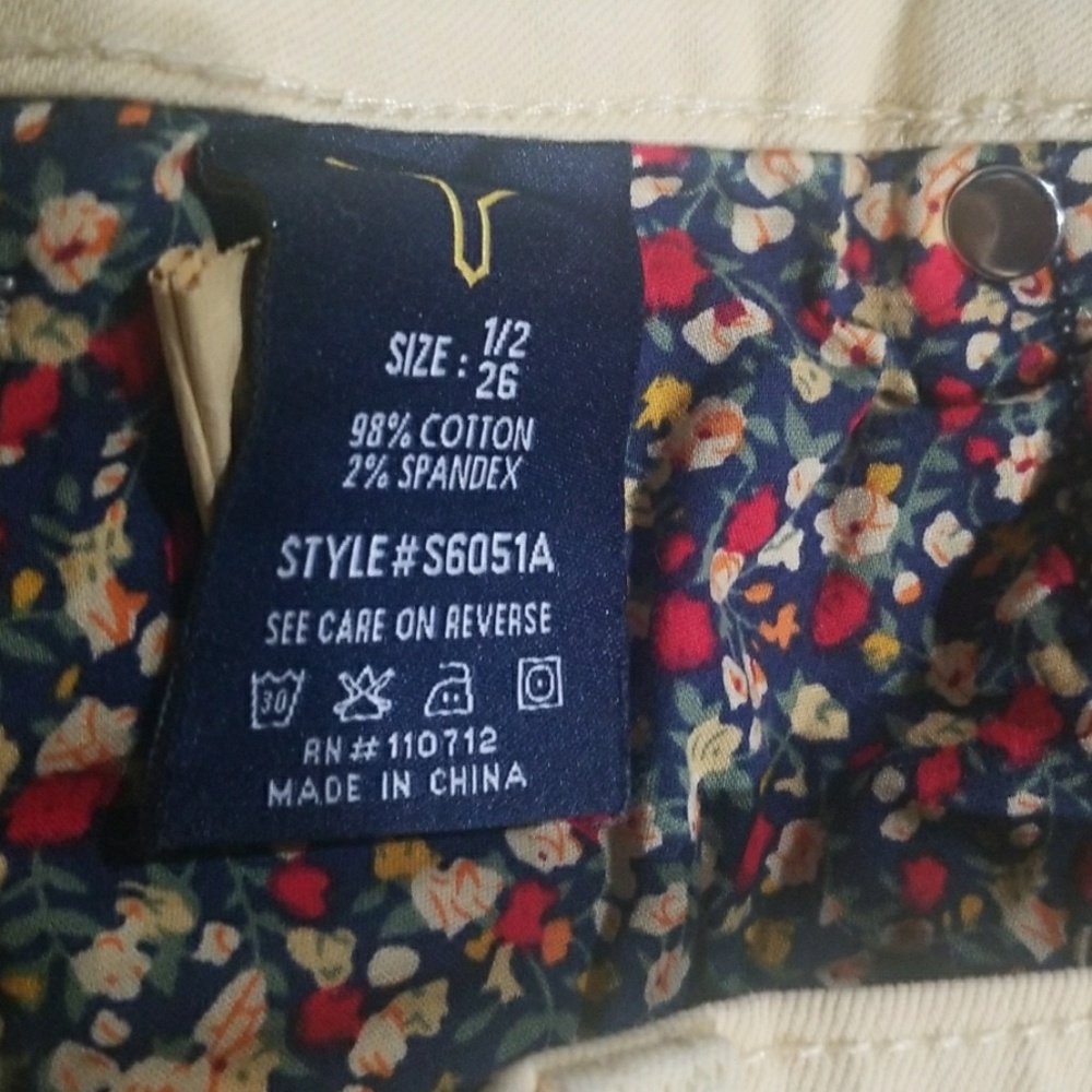 Shorts - Picture 5 of 5